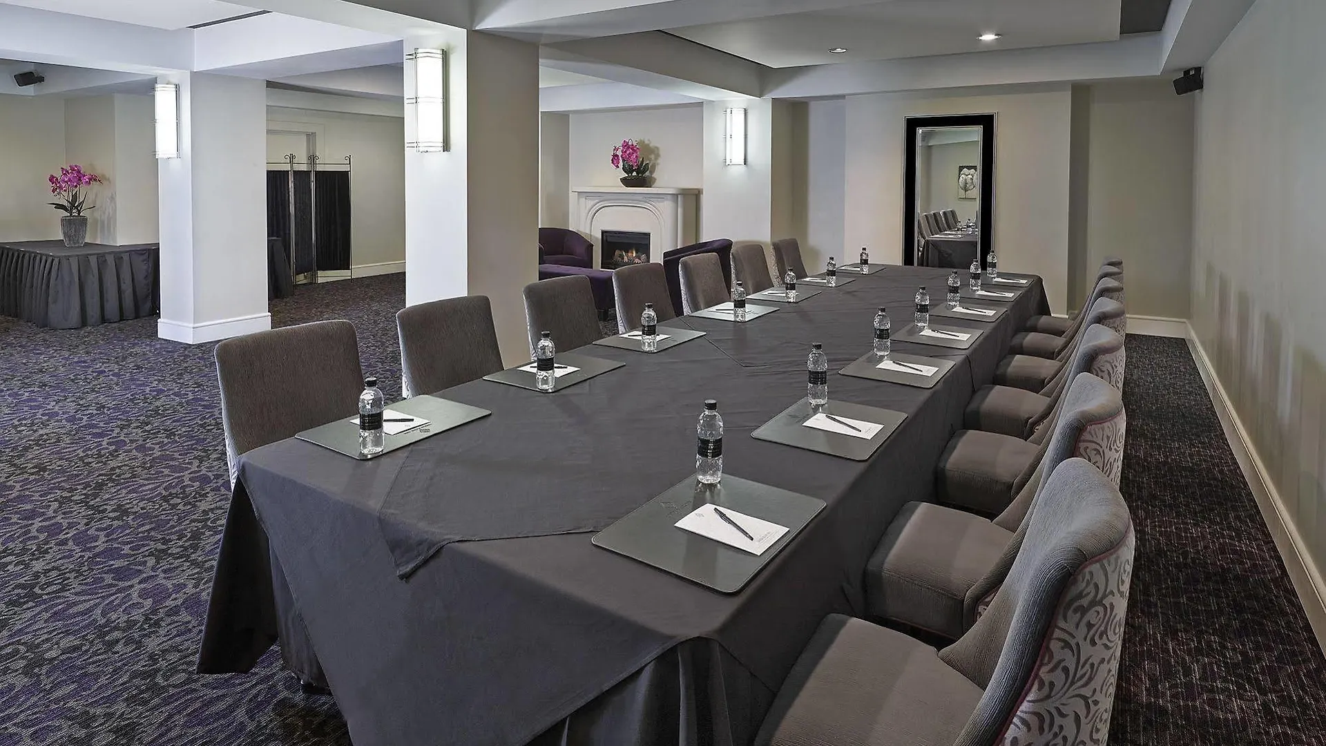 Union Bank Inn Edmonton Hotel